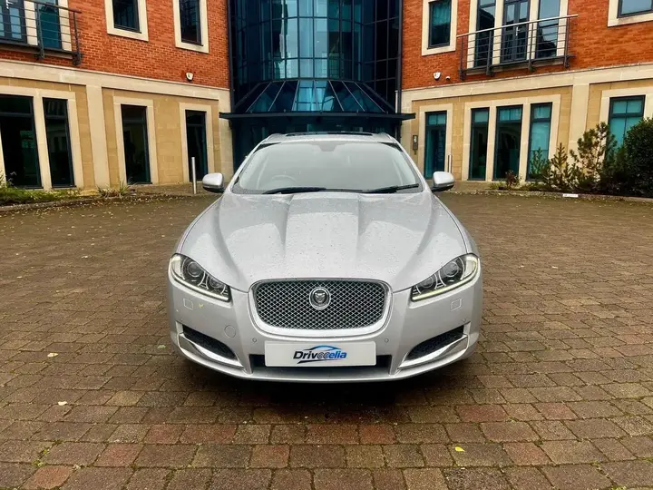 Jaguar Xf 2013 photo 3