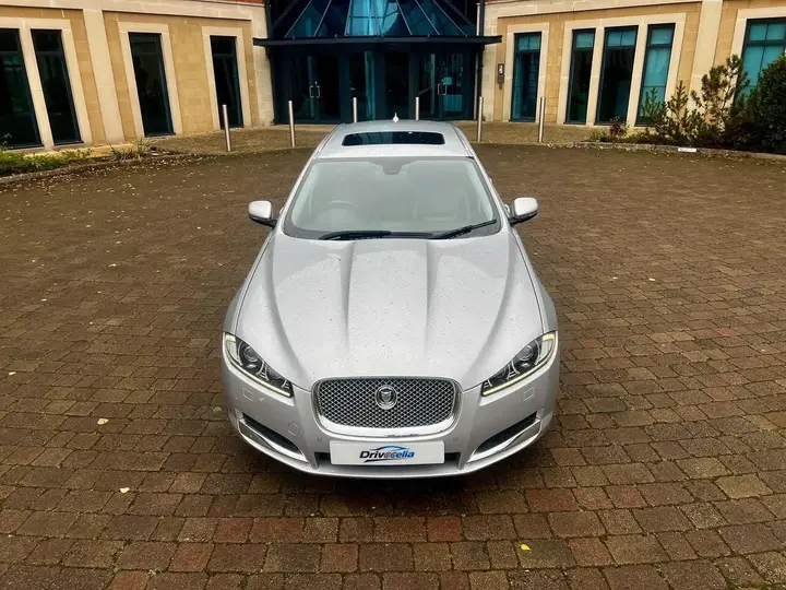 Jaguar Xf 2013 photo 4