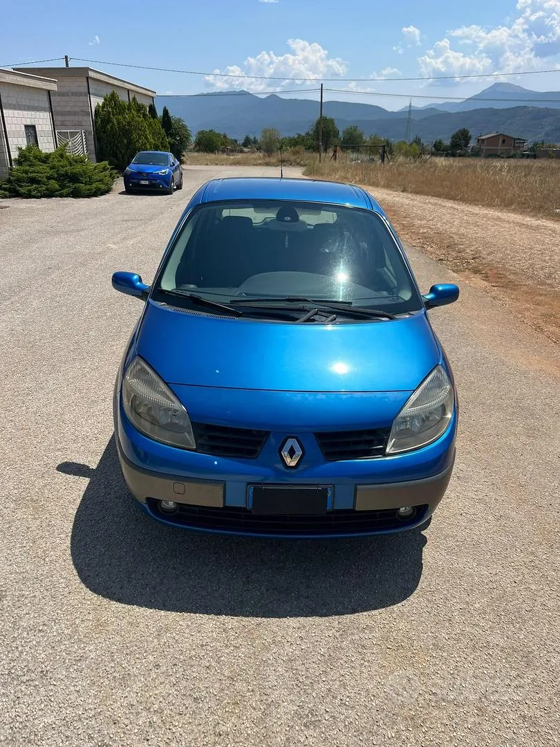 Renault Megane Scenic 2005 photo 2
