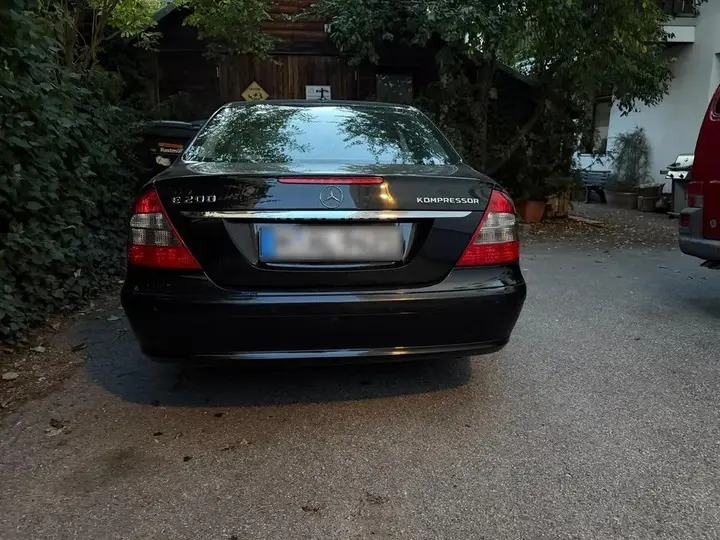Mercedes-Benz E200