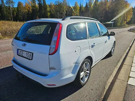 Ford Focus 2010 photo 3