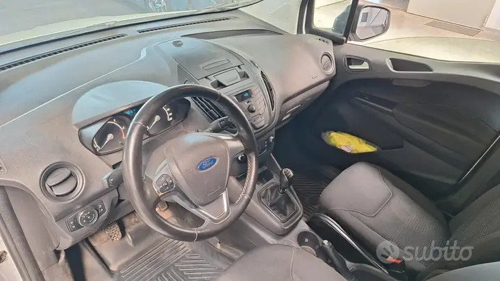 Ford Transit Courier 2022 photo 3
