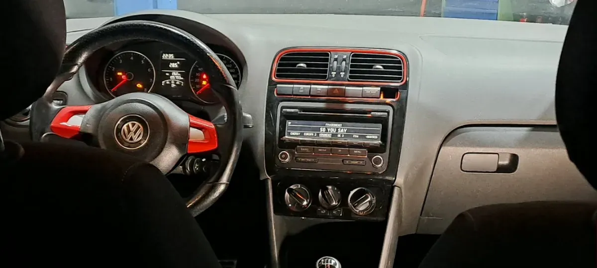 Volkswagen Polo 2012 photo 2
