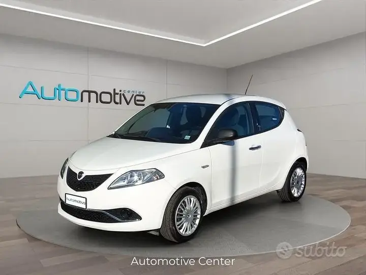 Lancia Ypsilon