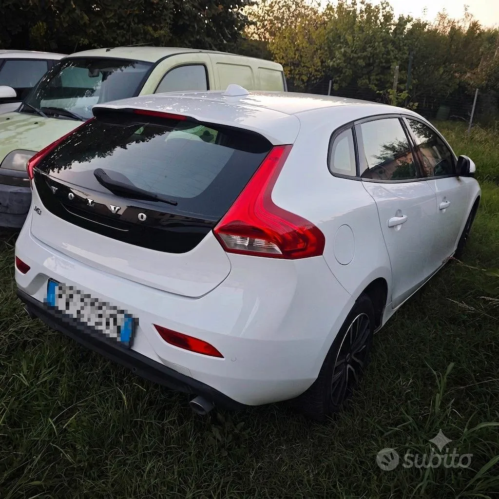 Volvo V40 2019 photo 3