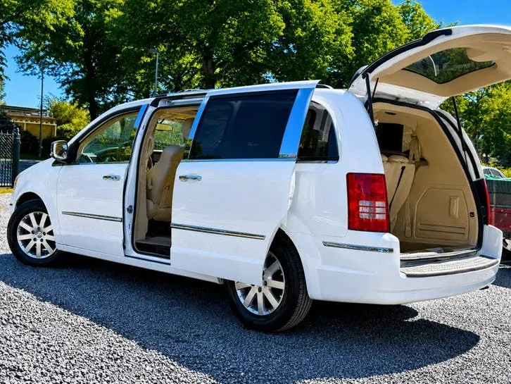 Chrysler Grand Voyager 2008 photo 2