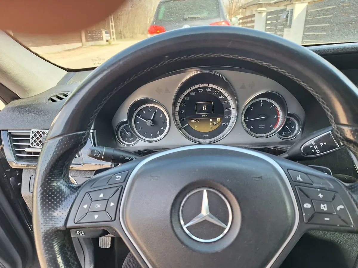 Mercedes-Benz E-Class 2012 photo 3