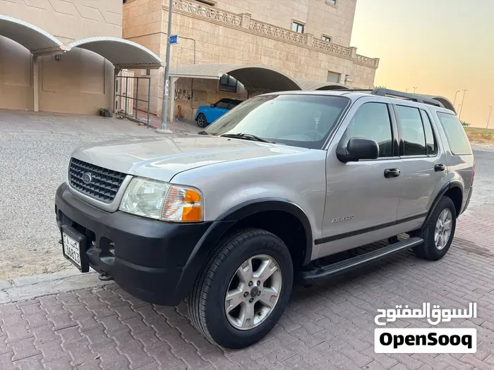 Ford Explorer 2005 photo 2