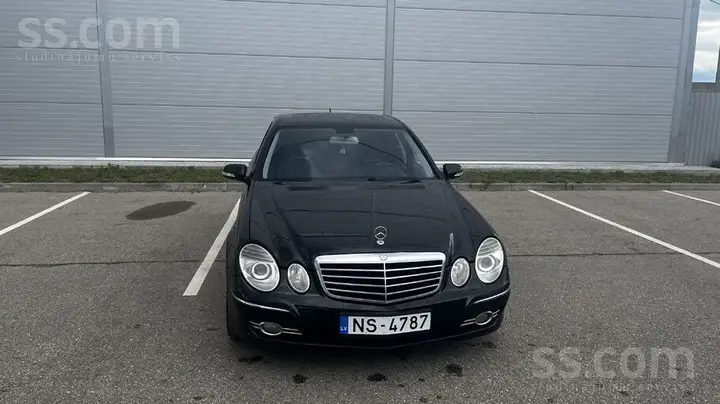 Mercedes-Benz E320