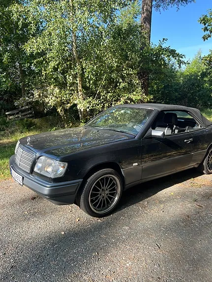 Mercedes-Benz E200 1995 photo 4