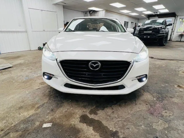 Mazda 3 2017 photo 2