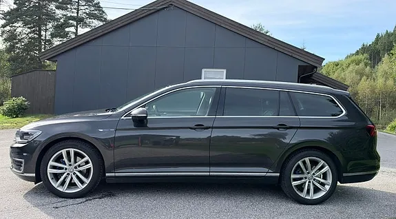 Volkswagen Passat 2018 photo 2