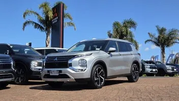 Mitsubishi Outlander 2022 photo 2