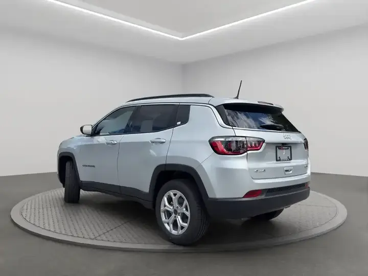 Jeep Compass 2026 photo 4