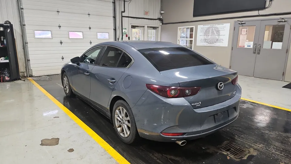 Mazda Mazda3 2024 photo 3