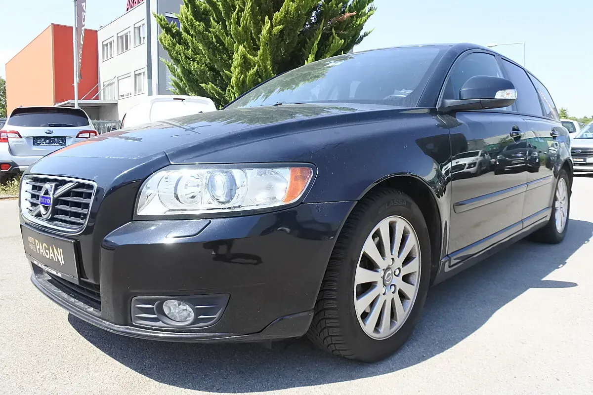 Volvo V50 2011 photo 2