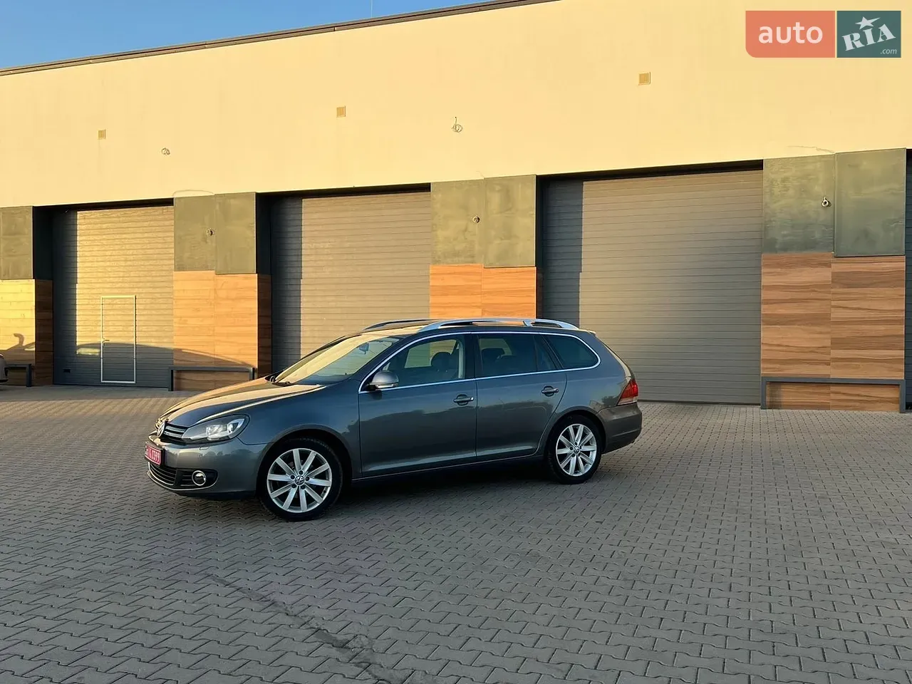 Volkswagen Golf 2010 photo 2