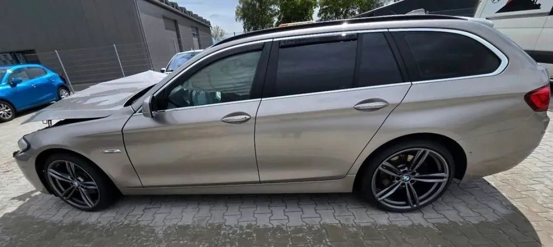 BMW 5 Series 2010 photo 2