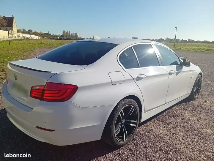 BMW 5 Series 2011 photo 2