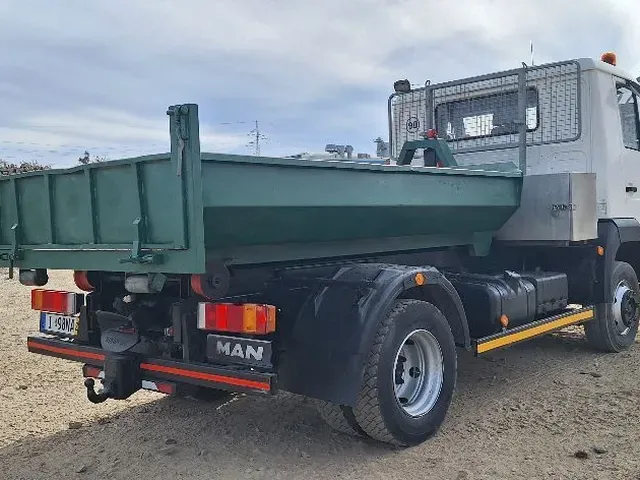 MAN L2000 2004 photo 2
