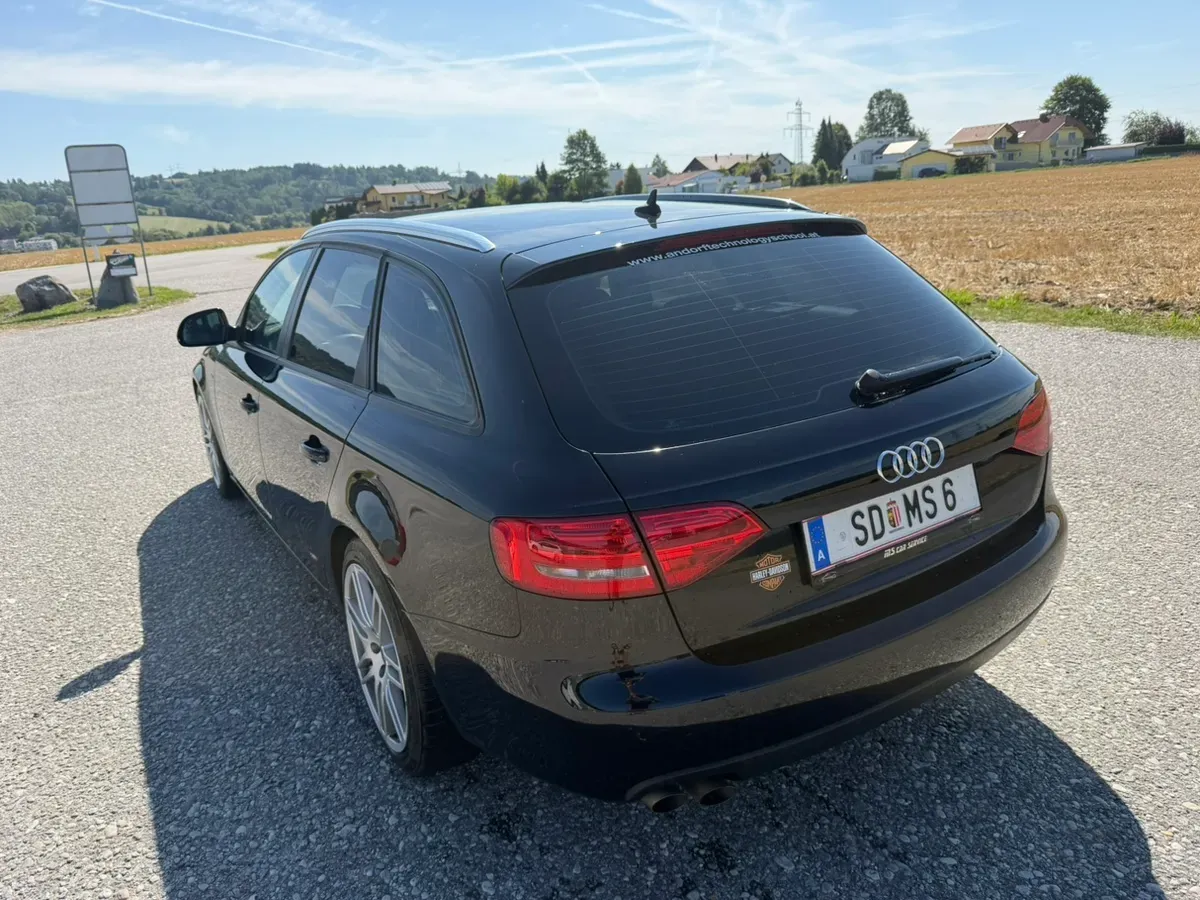 Audi A4 2009 photo 2