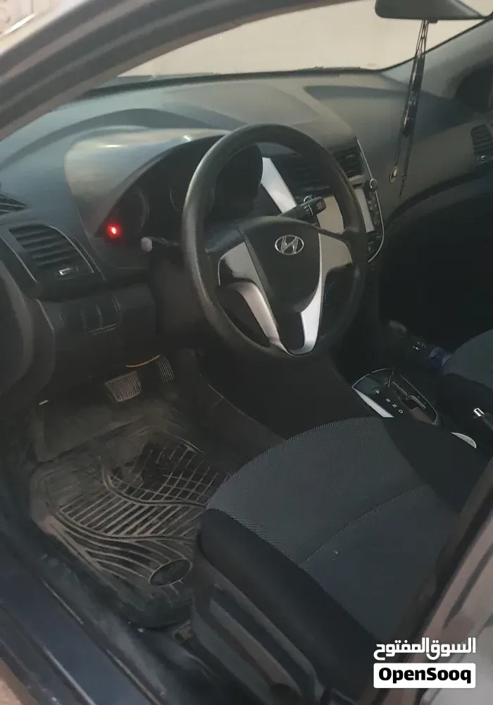 Hyundai Accent 2012 photo 3