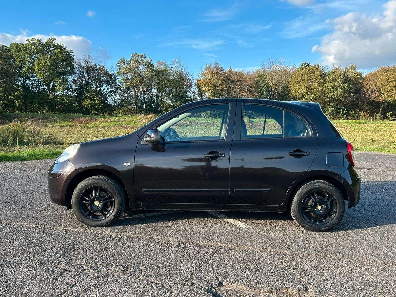Nissan Micra 2012 photo 2