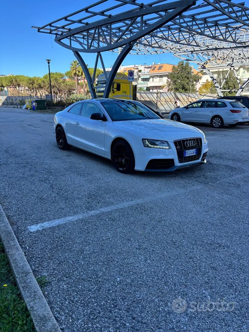 Audi A5 2011 photo 2