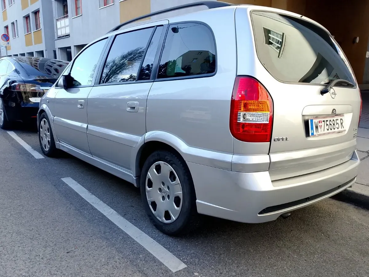 Opel Zafira 2002 photo 2