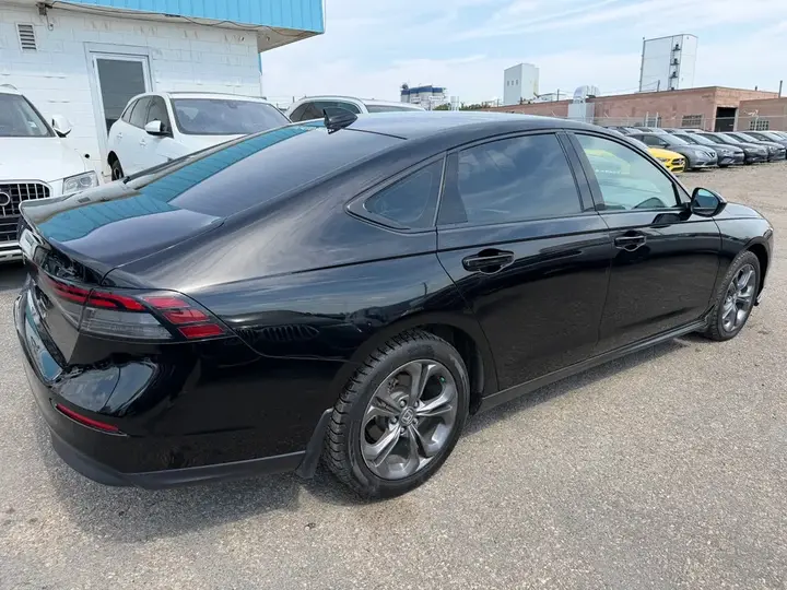 Honda Accord 2023 photo 2
