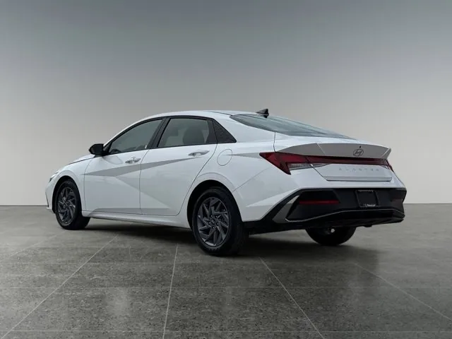 Hyundai Elantra 2025 photo 4