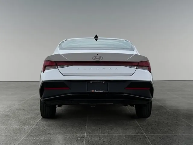Hyundai Elantra 2025 photo 5