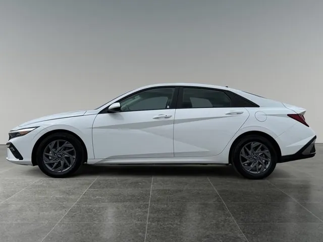 Hyundai Elantra 2025 photo 2