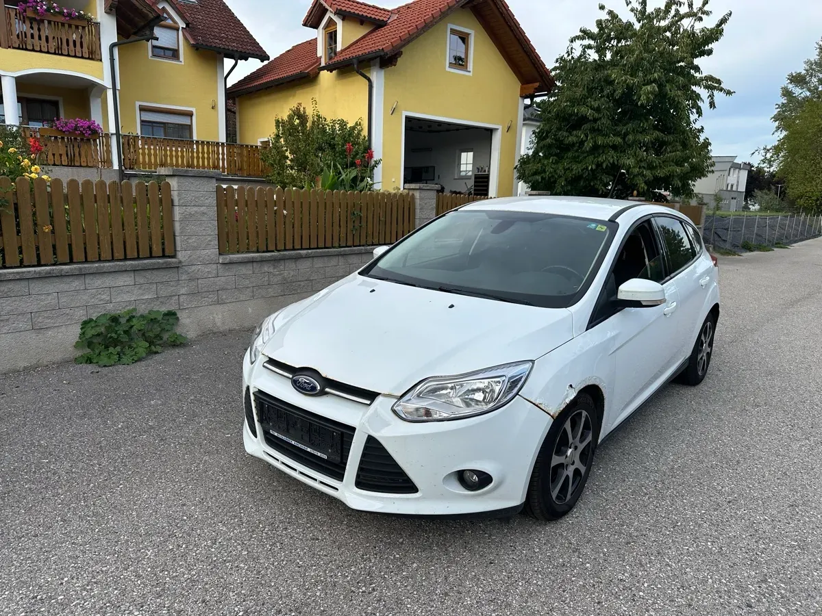 Ford Focus 2013 photo 2