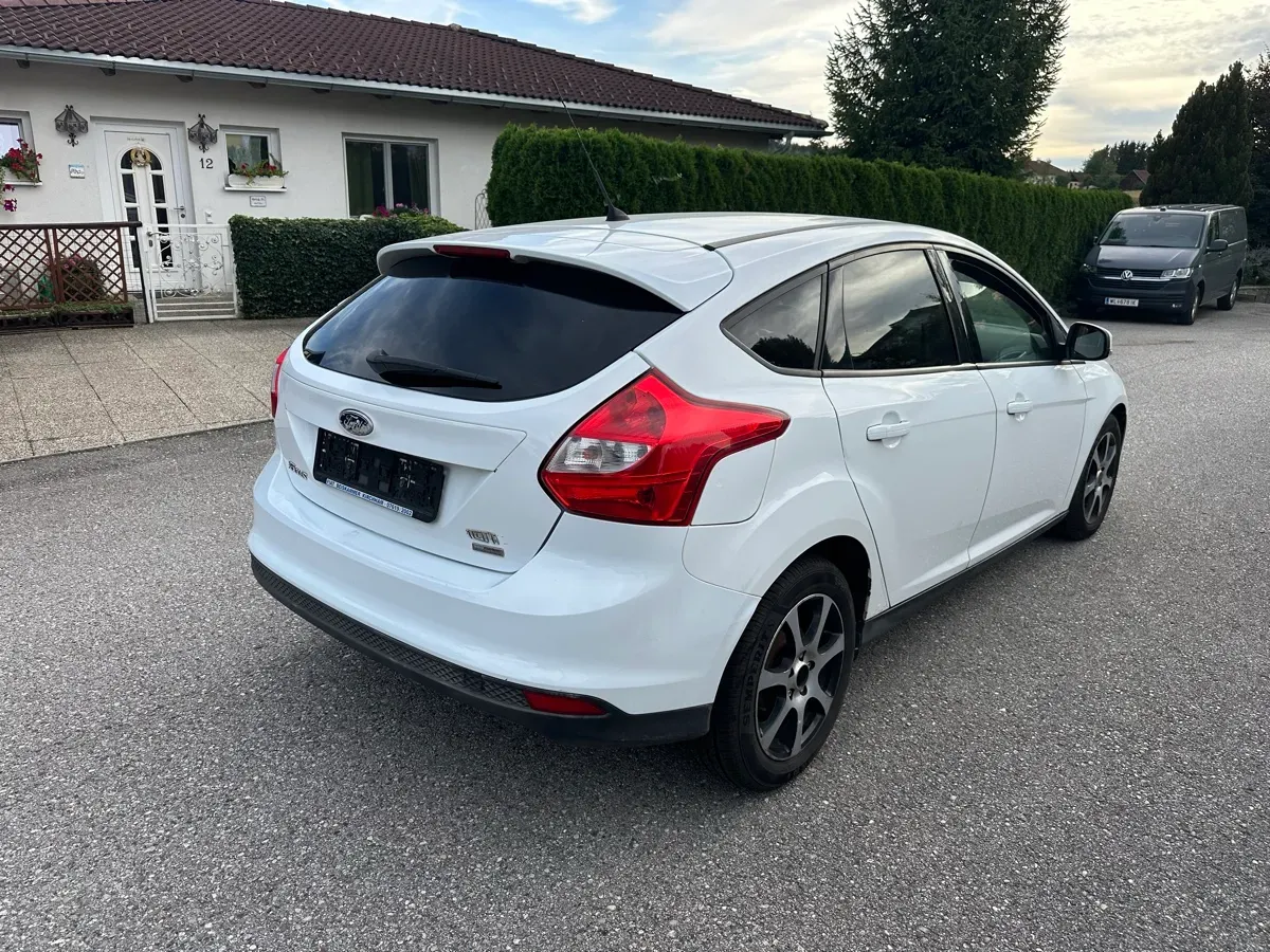 Ford Focus 2013 photo 3