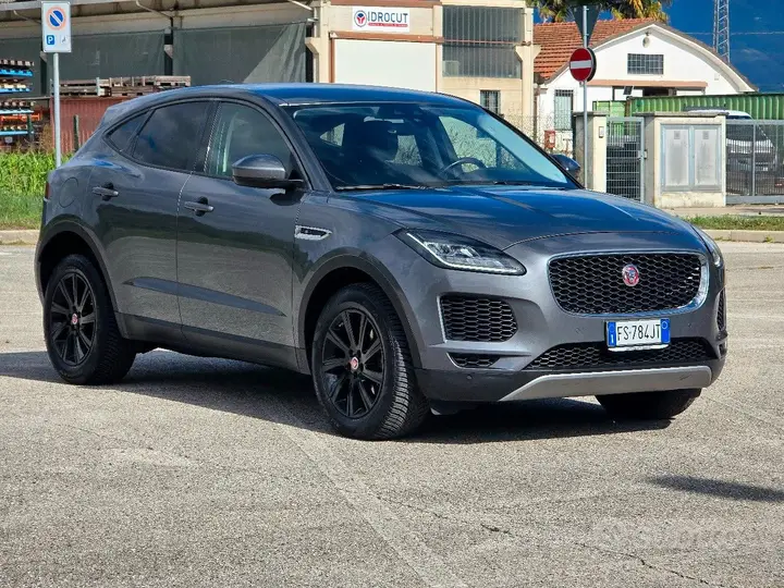 Jaguar E-Pace 2018 photo 3
