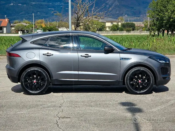 Jaguar E-Pace 2018 photo 4