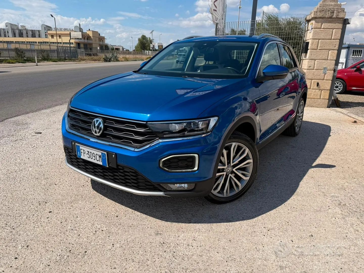 Volkswagen T-Roc 2018 photo 2