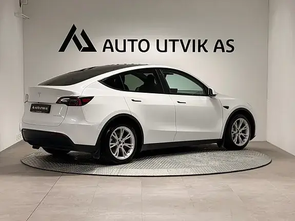Tesla Model Y 2024 photo 3