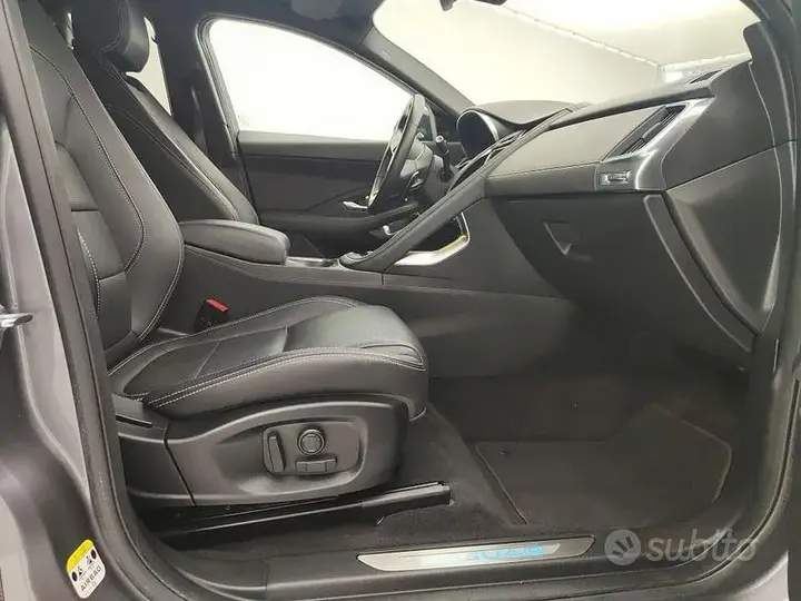 Jaguar E-Pace 2023 photo 4