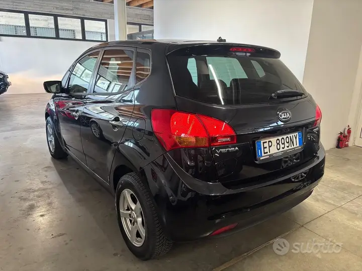 Kia Venga 2012 photo 2