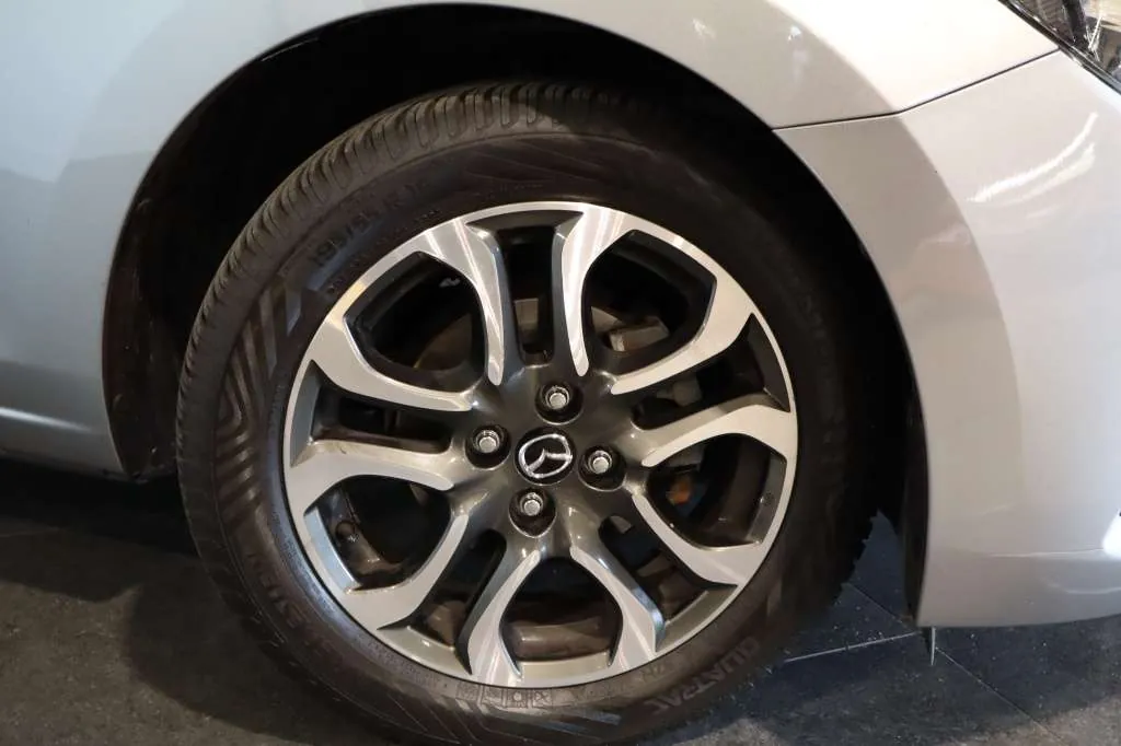 Mazda Mazda 2 2015 photo 2
