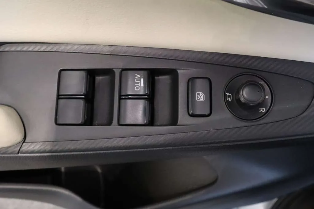 Mazda Mazda 2 2015 photo 4