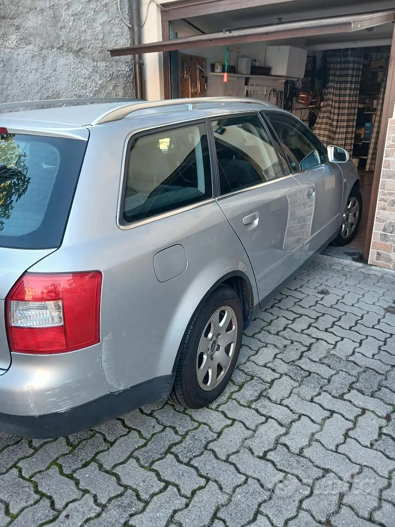 Audi A4 2002 photo 2