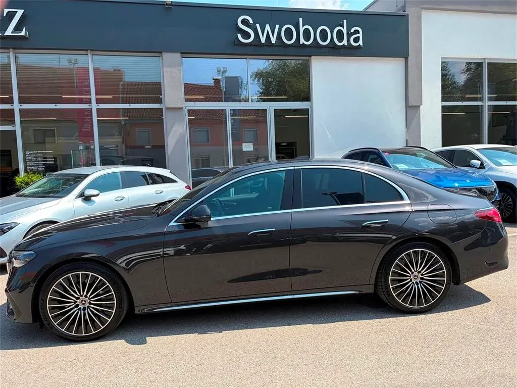 Mercedes-Benz E-Class 2024 photo 2