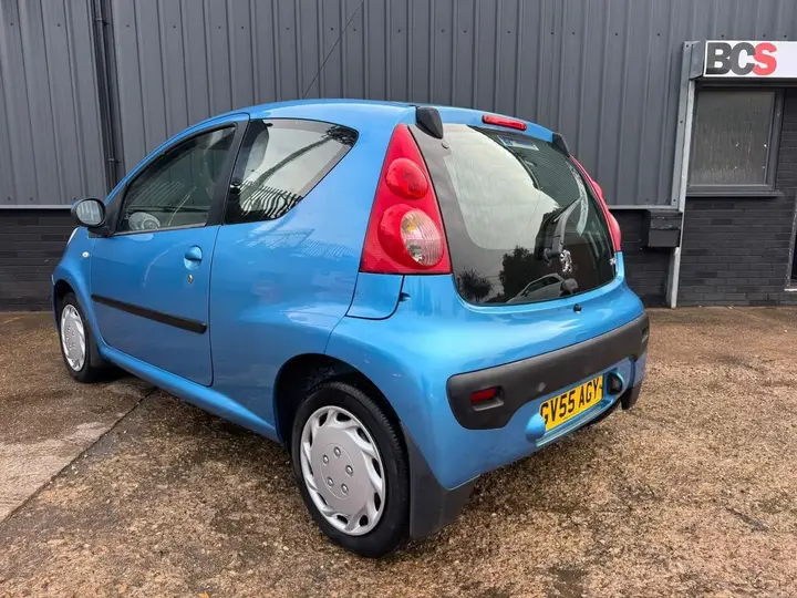 Peugeot 107 2005 photo 5