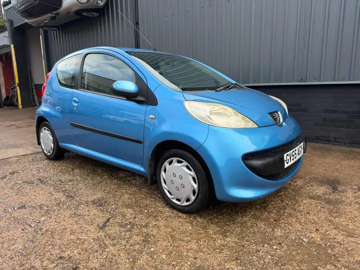 Peugeot 107 2005 photo 2