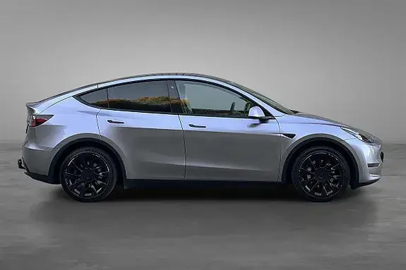 Tesla Model Y 2023 photo 4