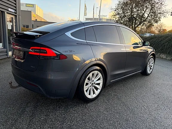 Tesla Model X 2017 photo 2