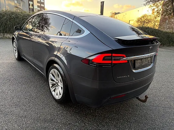 Tesla Model X 2017 photo 4